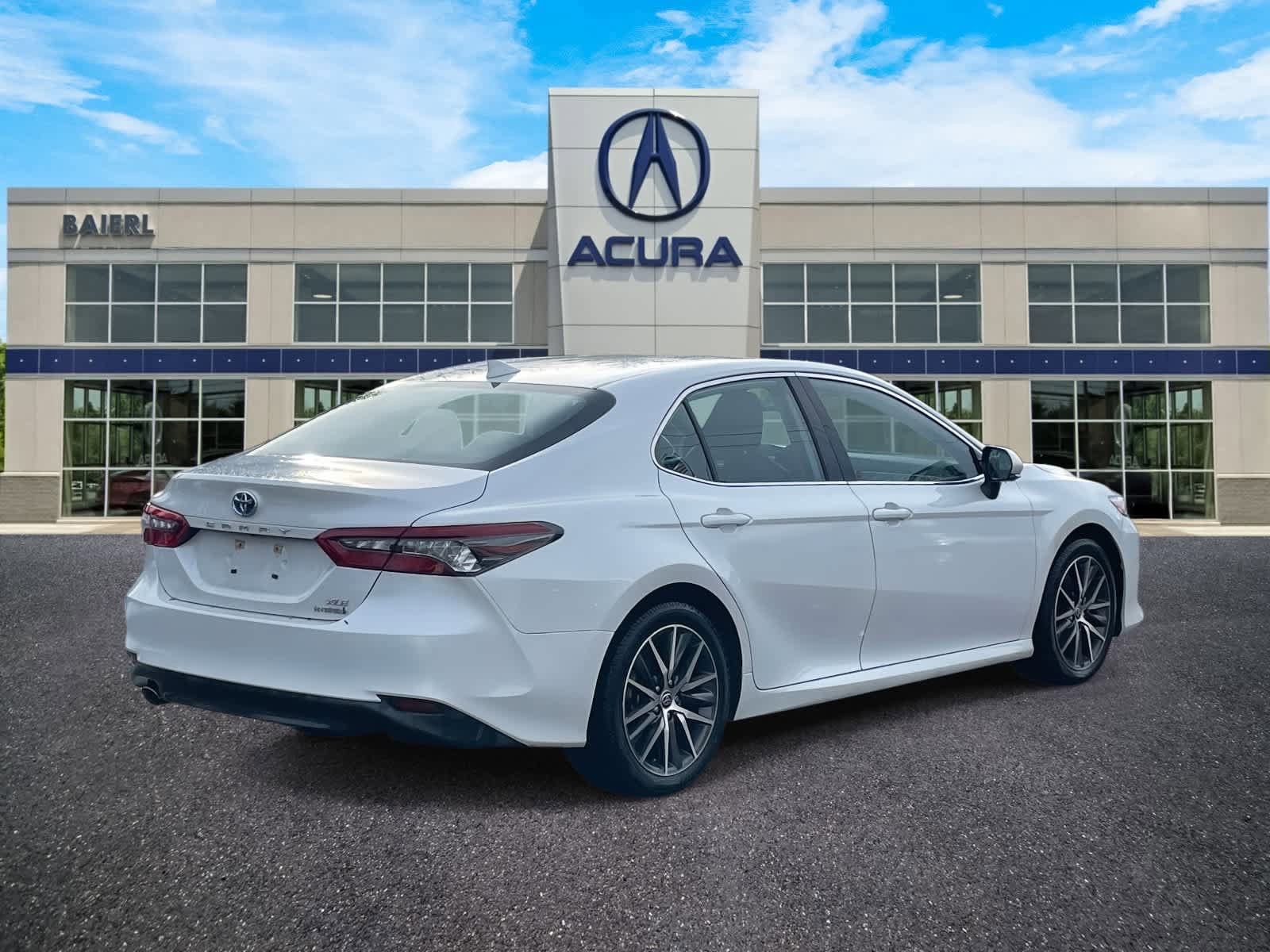 Used 2022 Toyota Camry XLE w/ Navigation Upgrade Package FWD image 6