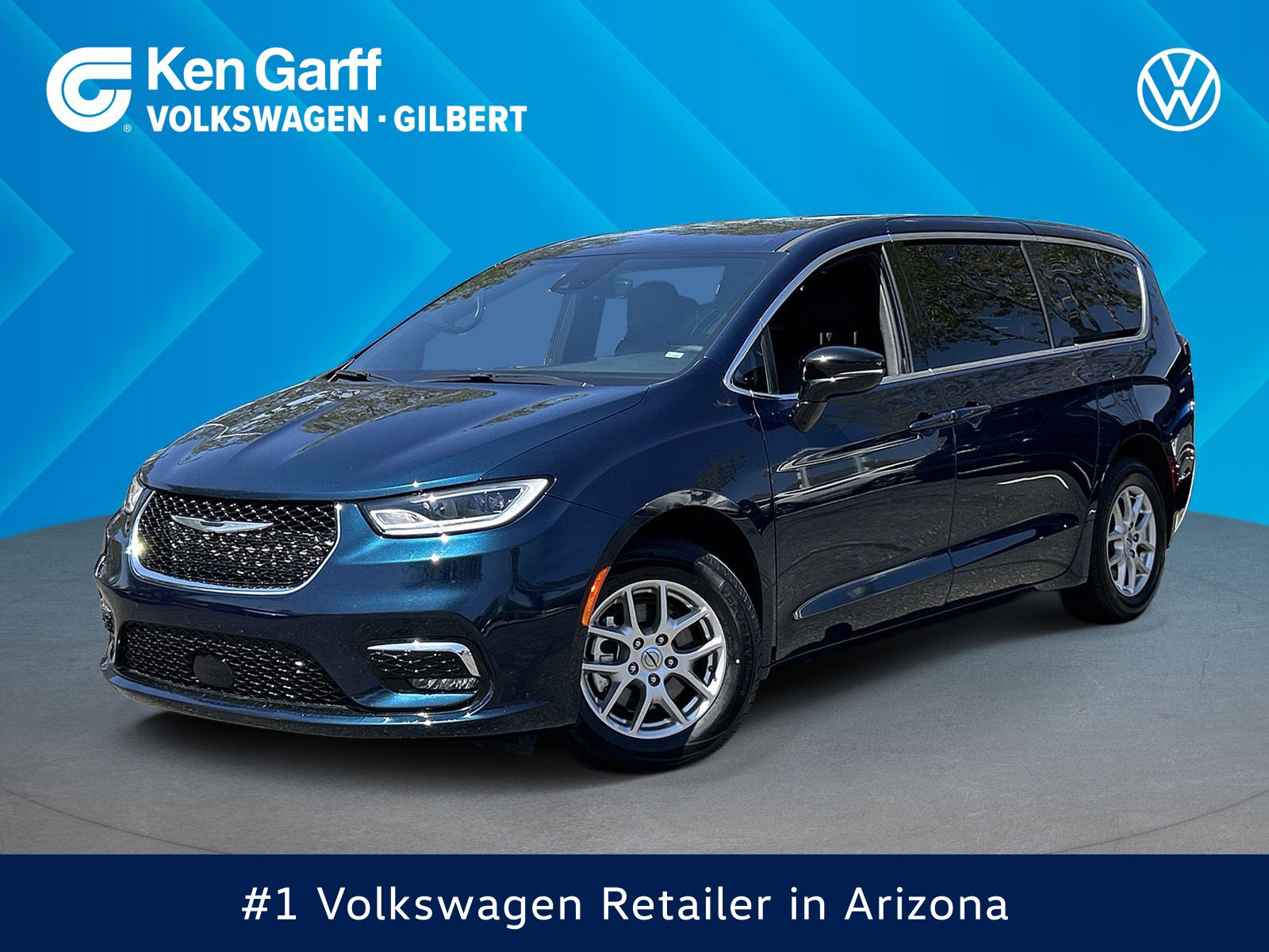Used 2025 Chrysler Pacifica Select