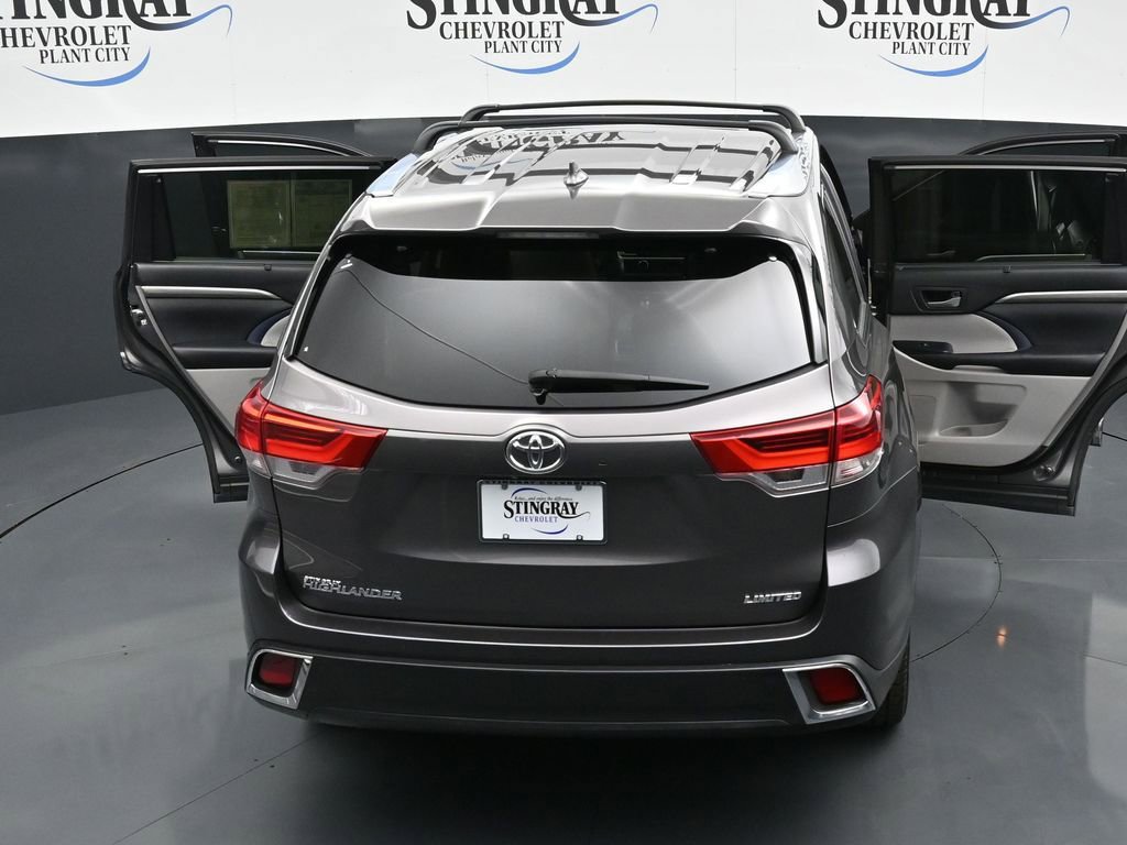 Used 2017 Toyota Highlander Limited image 26