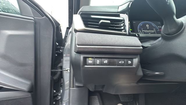 Used 2025 Toyota Camry LE image 15