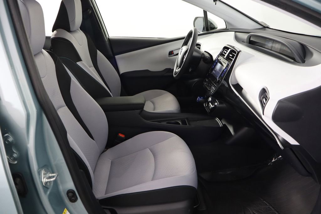 Used 2019 Toyota Prius LE image 19