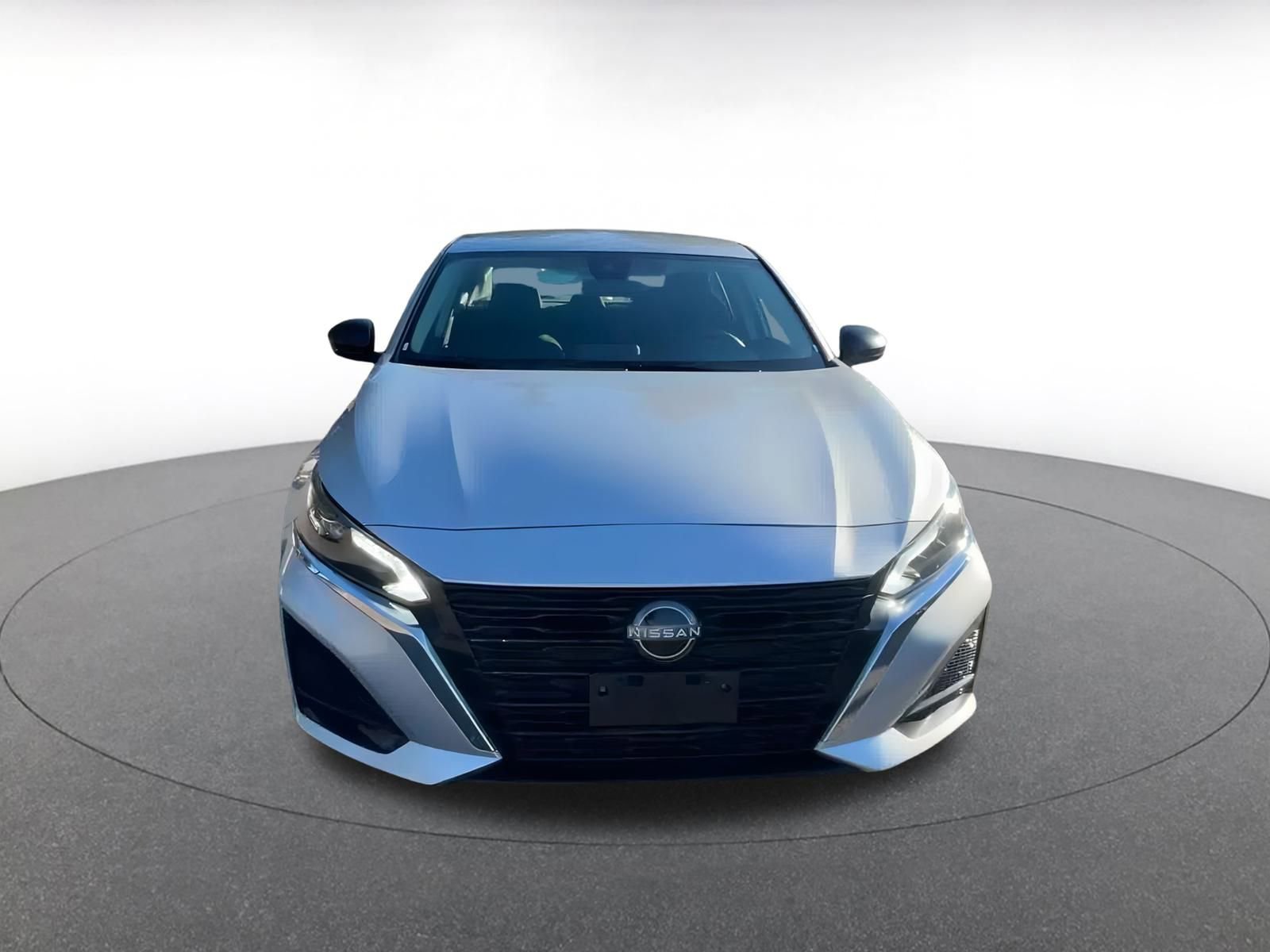 Used 2024 Nissan Altima 2.5 SV image 4