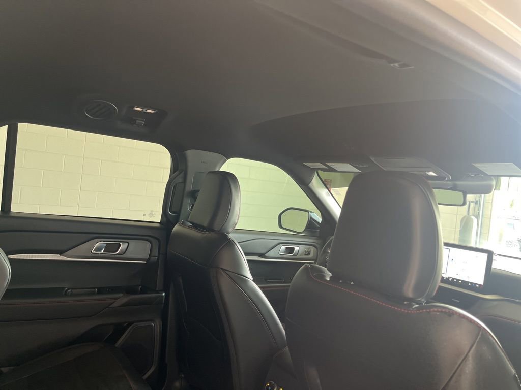 Used 2025 Ford Explorer ST image 35