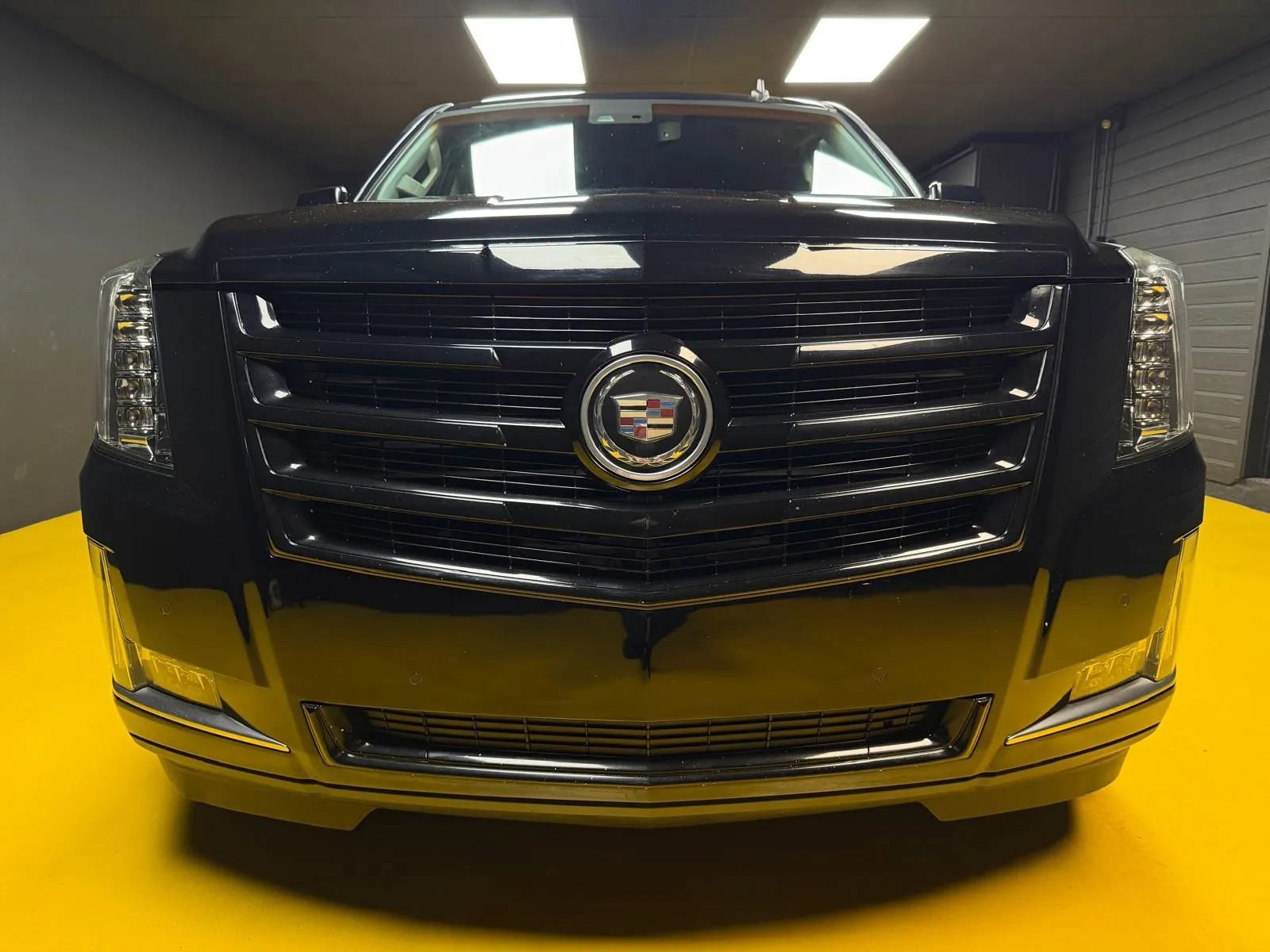Used 2015 Cadillac Escalade Premium AWD/4WD image 2