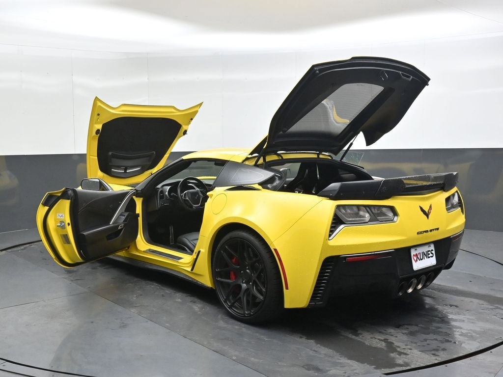 Used 2016 Chevrolet Corvette Z06 w/ Z07 Performance Package RWD image 46