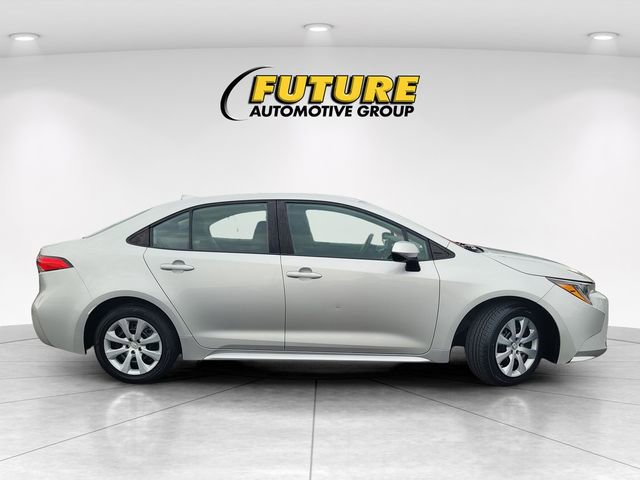 Used 2023 Toyota Corolla LE image 3
