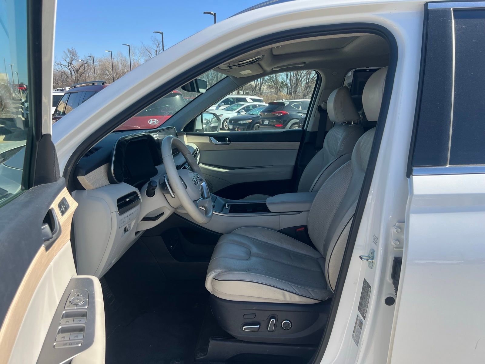 Used 2023 Hyundai Palisade Limited w/ Winter Package image 28