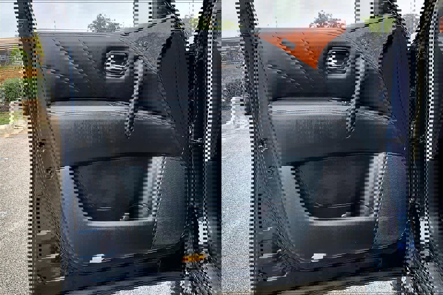 Used 2015 INFINITI QX80 w/ Deluxe Technology Package image 21