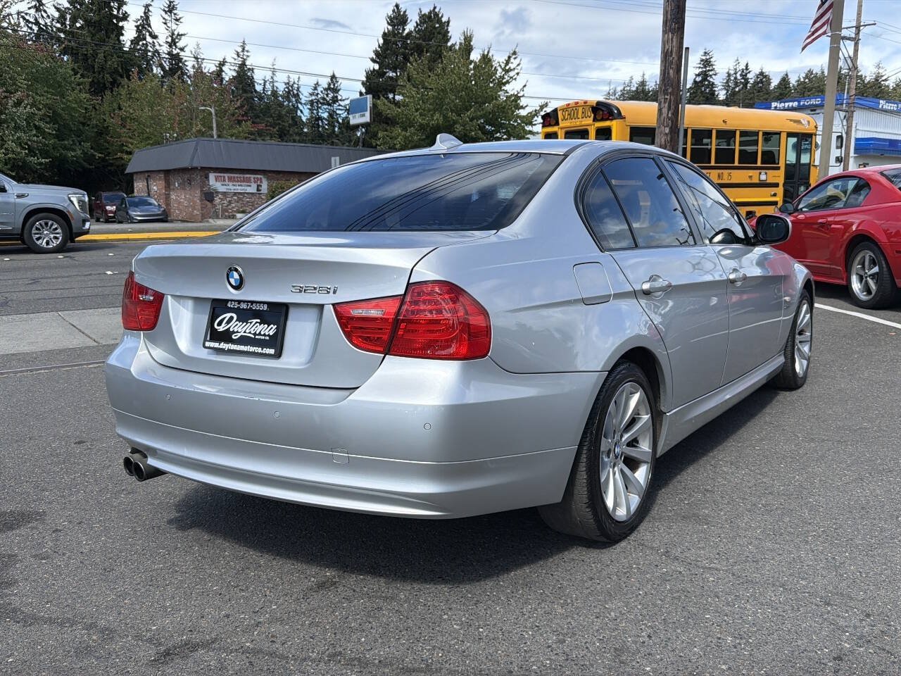 Used 2011 BMW 328i xDrive Sedan AWD/4WD image 9