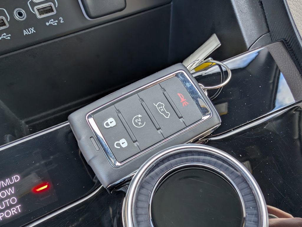 Used 2024 Jeep Grand Cherokee Limited image 18