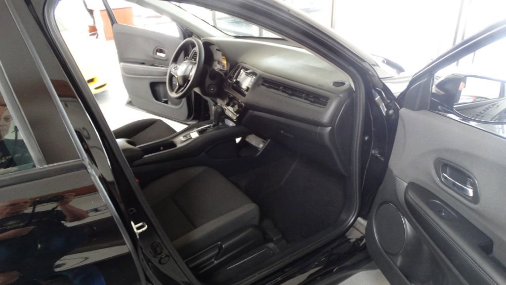 Used 2019 Honda HR-V LX image 9