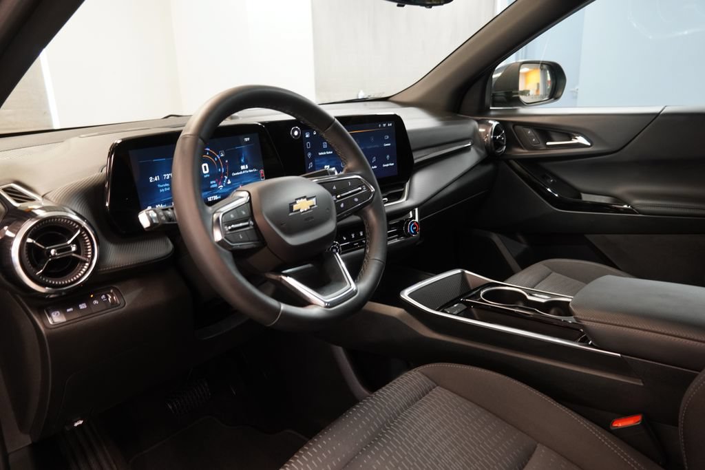 Used 2025 Chevrolet Equinox LT w/ Safety and Technology Package AWD/4WD image 6