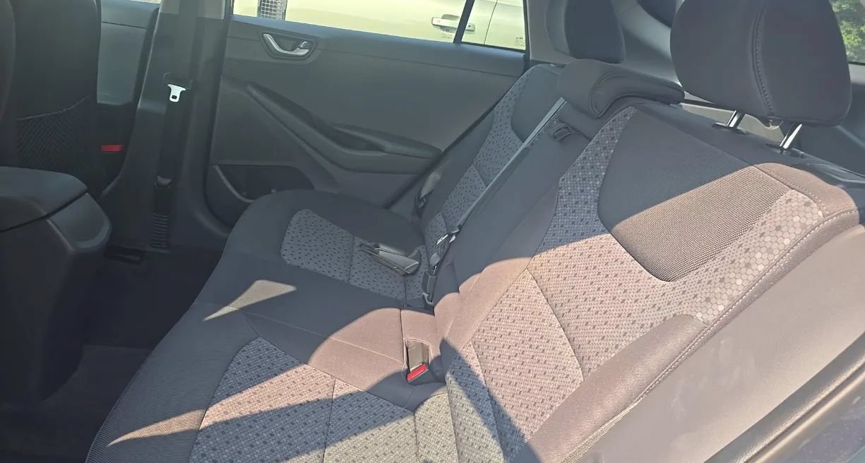 Used 2018 Hyundai Ioniq Plug-In Hybrid FWD image 7