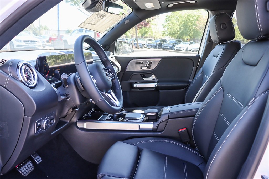 Used 2023 Mercedes-Benz EQB 300 4MATIC image 17