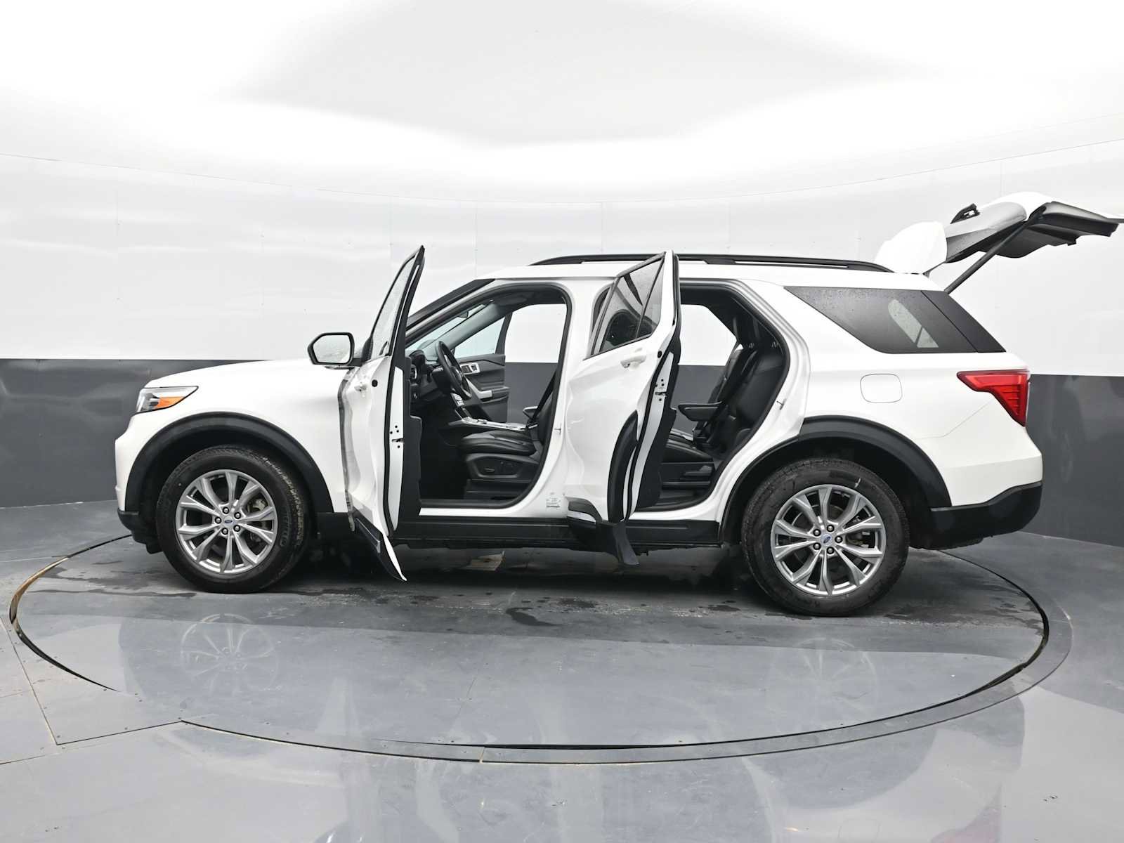 Used 2023 Ford Explorer XLT w/ Equipment Group 202A image 40