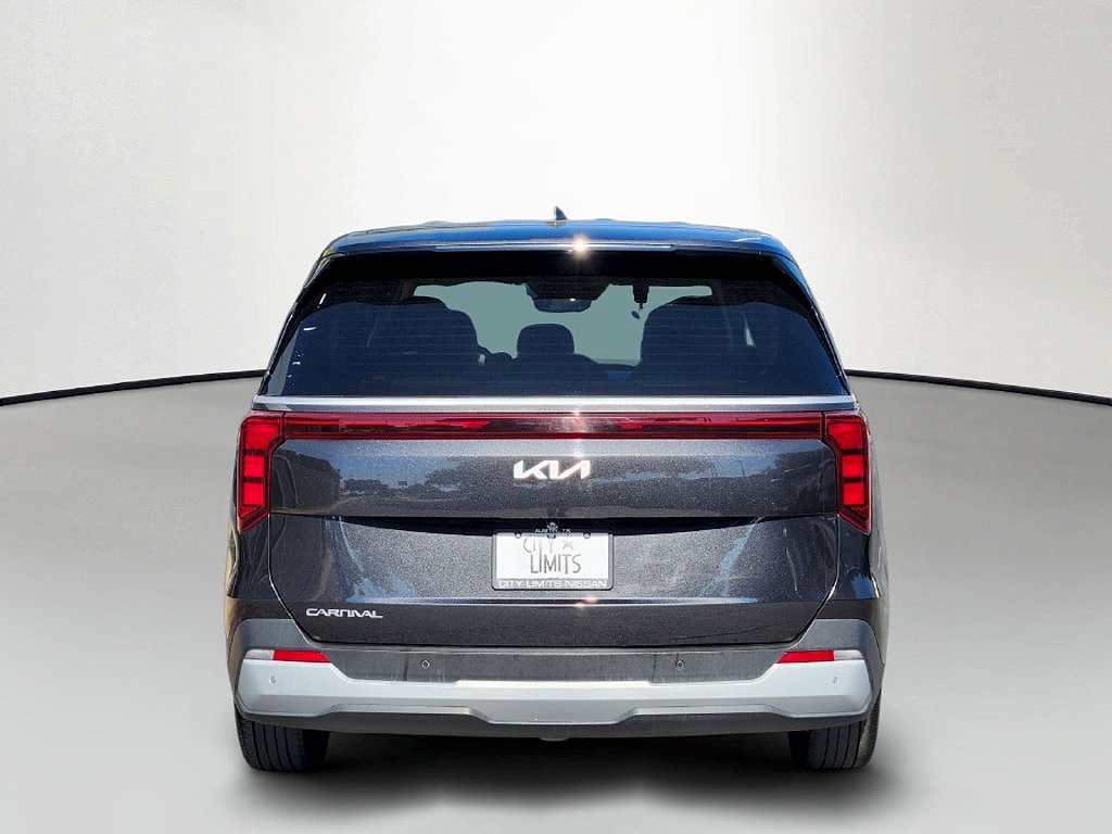Used 2025 Kia Carnival FWD image 6