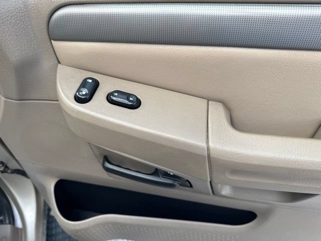 Used 2004 Ford Explorer XLT AWD/4WD image 7