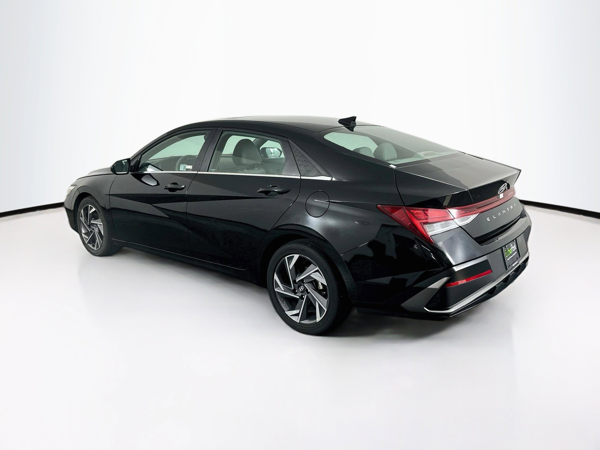 Used 2025 Hyundai Elantra SEL FWD image 5