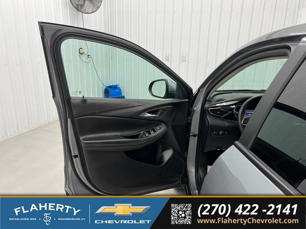 Used 2023 Buick Encore GX Preferred w/ Cold Weather Comfort Package AWD/4WD image 8