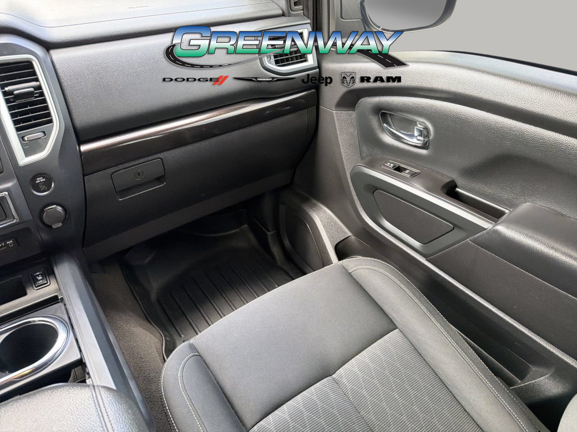 Used 2019 Nissan Titan SV w/ SV Convenience Package RWD image 15