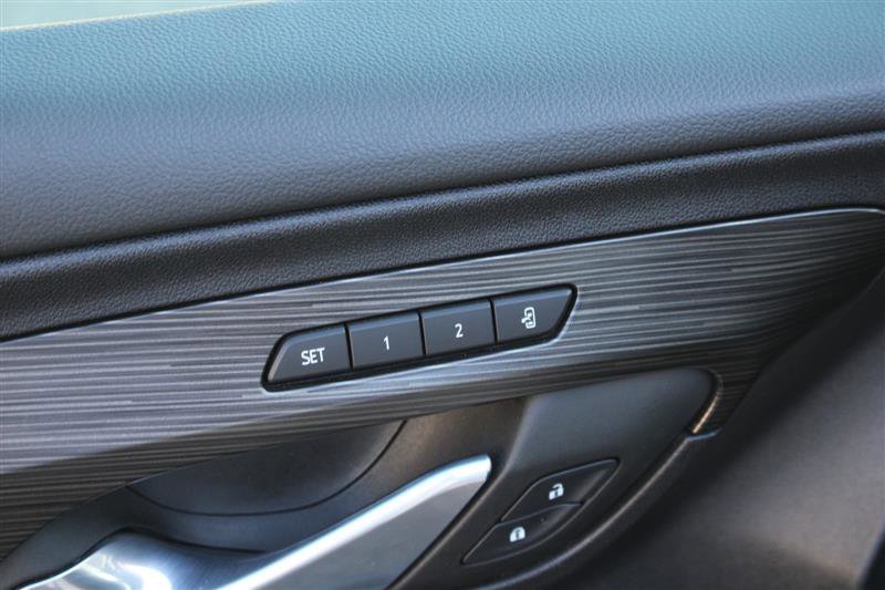 Used 2024 GMC Terrain SLT image 11