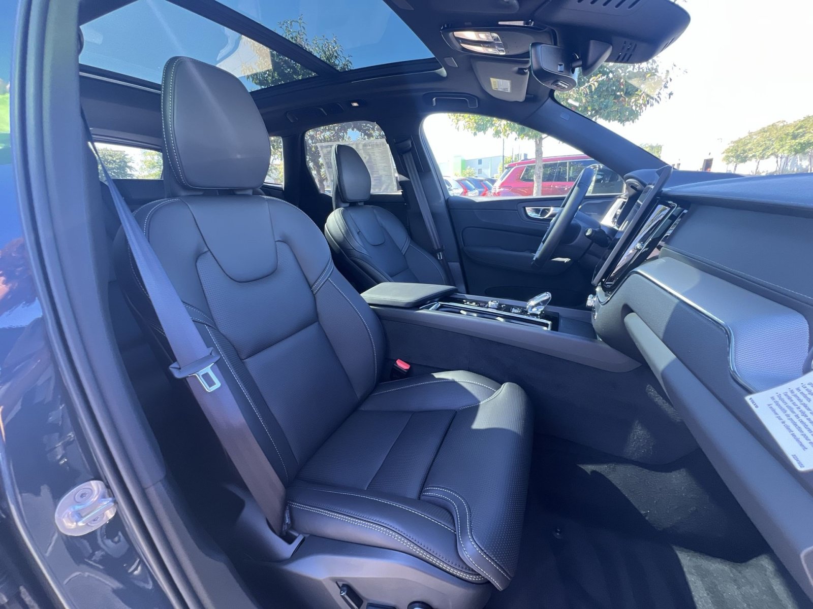 New 2026 Volvo XC60 T8 Ultra w/ Protection Package Premier AWD/4WD image 27