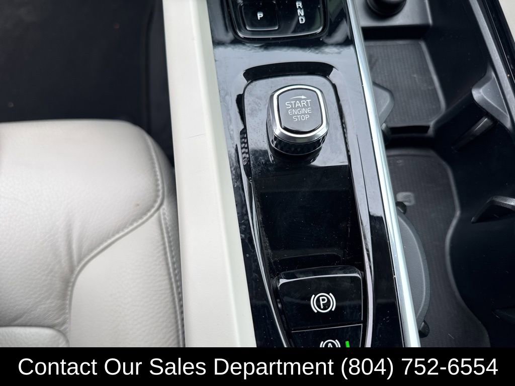 Used 2023 Volvo XC60 B5 Plus image 23