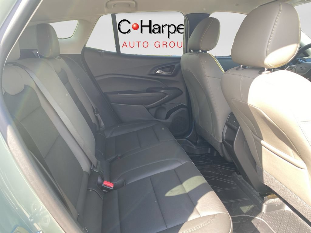 Used 2025 Chevrolet Trax ACTIV FWD image 12