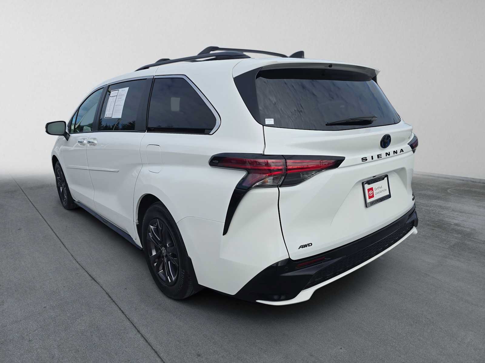 Used 2024 Toyota Sienna XSE w/ XSE Premium Package AWD/4WD image 5