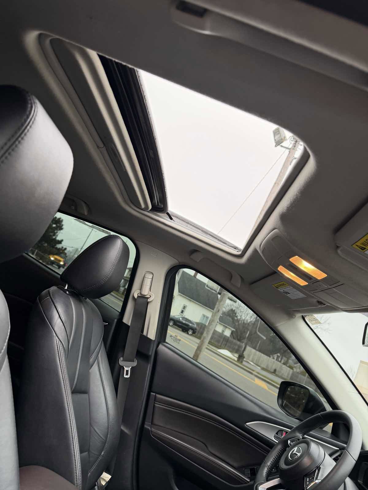 Used 2018 MAZDA MAZDA3 Touring image 21