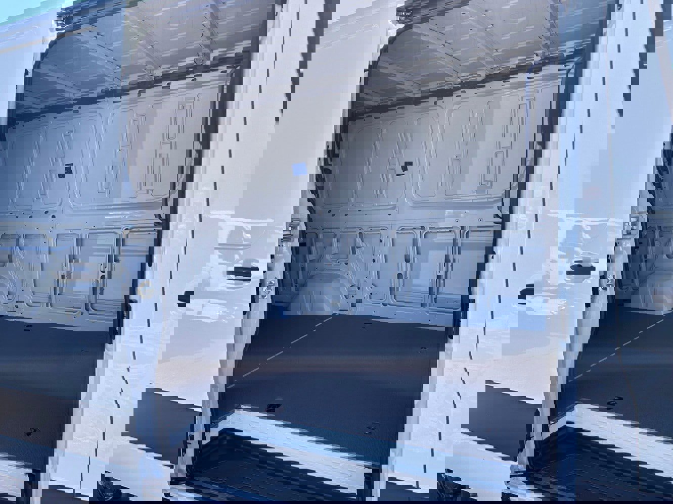 Used 2025 Mercedes-Benz Sprinter 2500 image 17