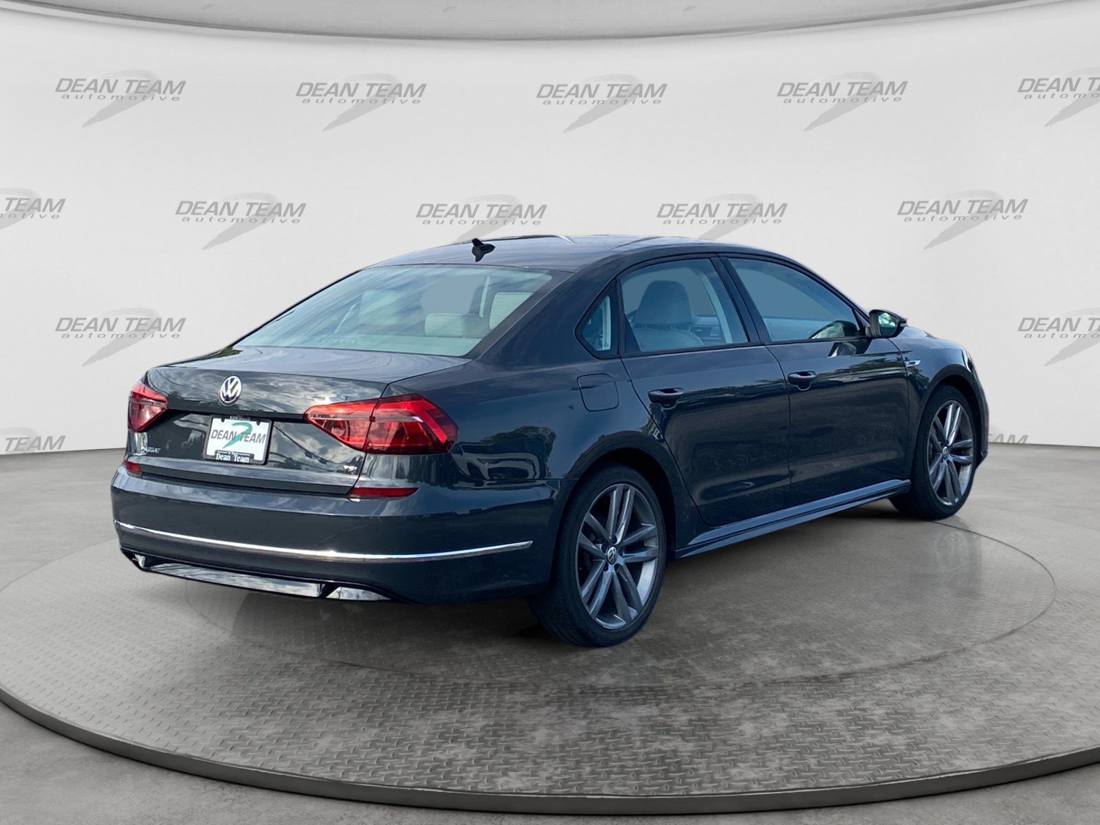 Used 2018 Volkswagen Passat 2.0T R-Line FWD image 8