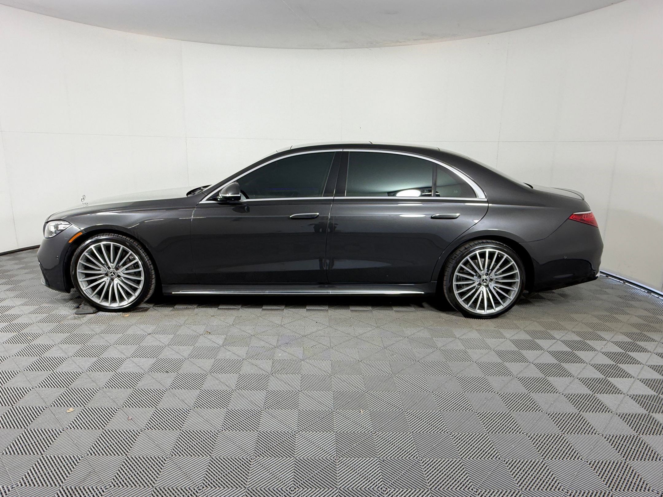 Used 2021 Mercedes-Benz S 580 4MATIC Sedan image 2