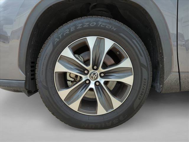 Used 2021 Toyota Highlander XLE FWD image 13
