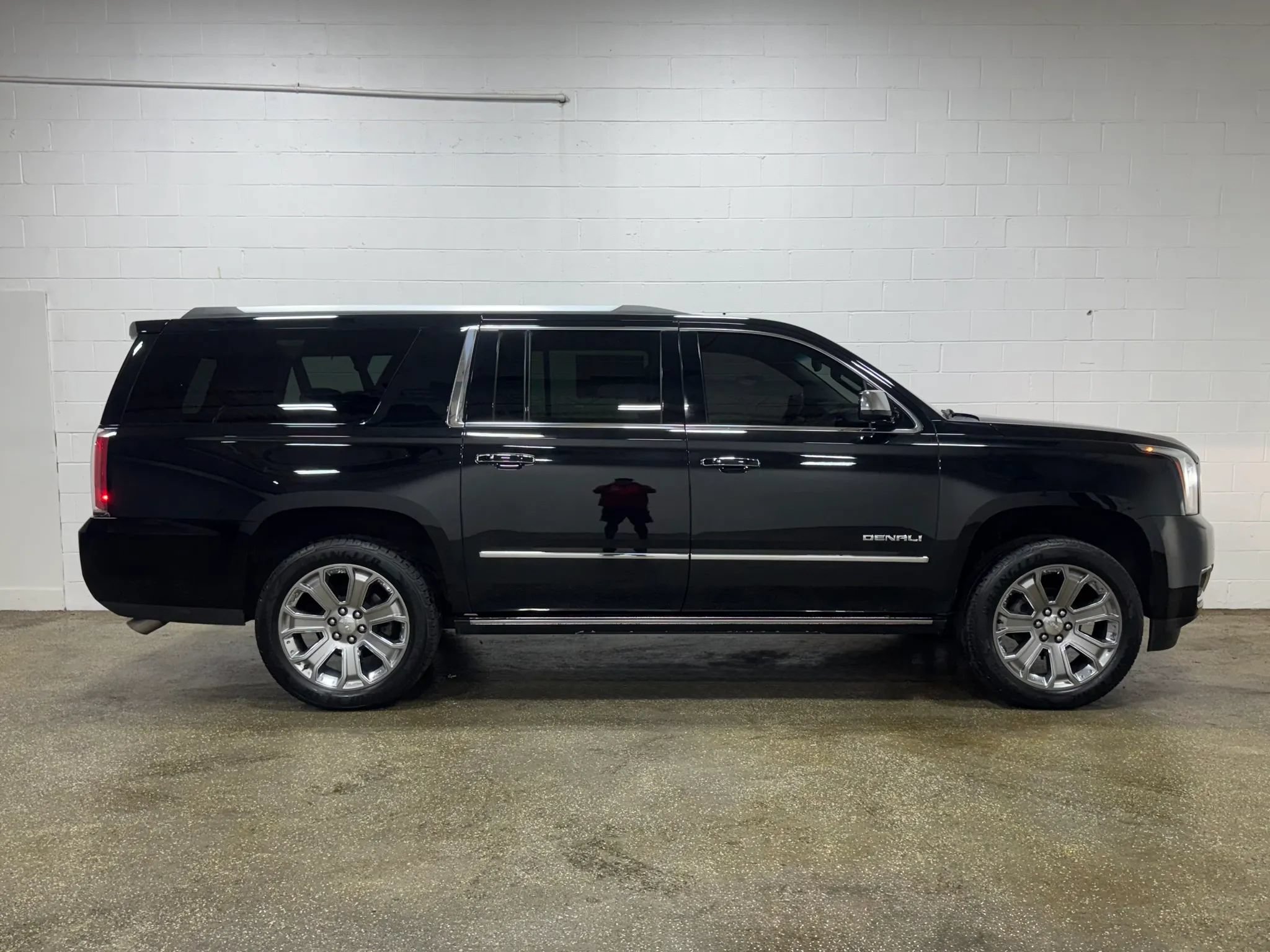 Used 2018 GMC Yukon XL Denali w/ Denali Ultimate Package AWD/4WD image 2