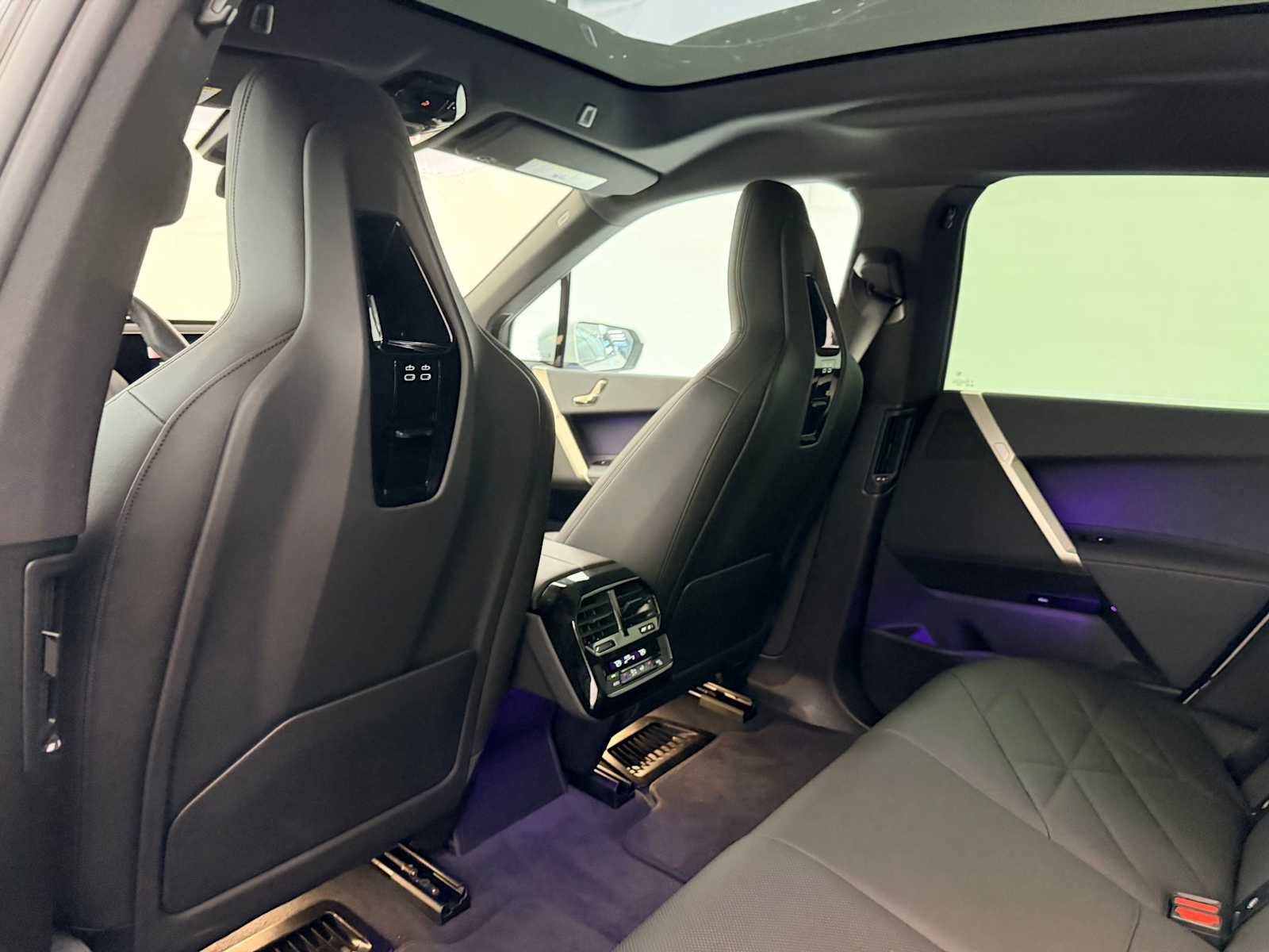 Used 2023 BMW iX xDrive50 w/ Sport Package image 18