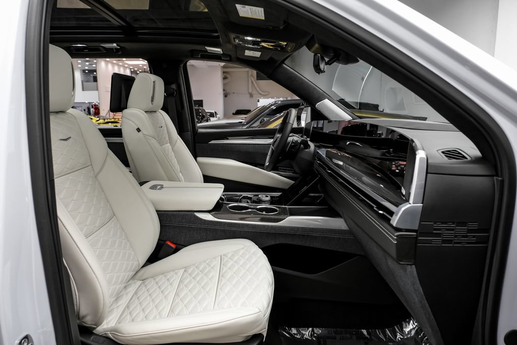 Used 2026 Cadillac Escalade V w/ LPO, ONYX Package AWD/4WD image 42
