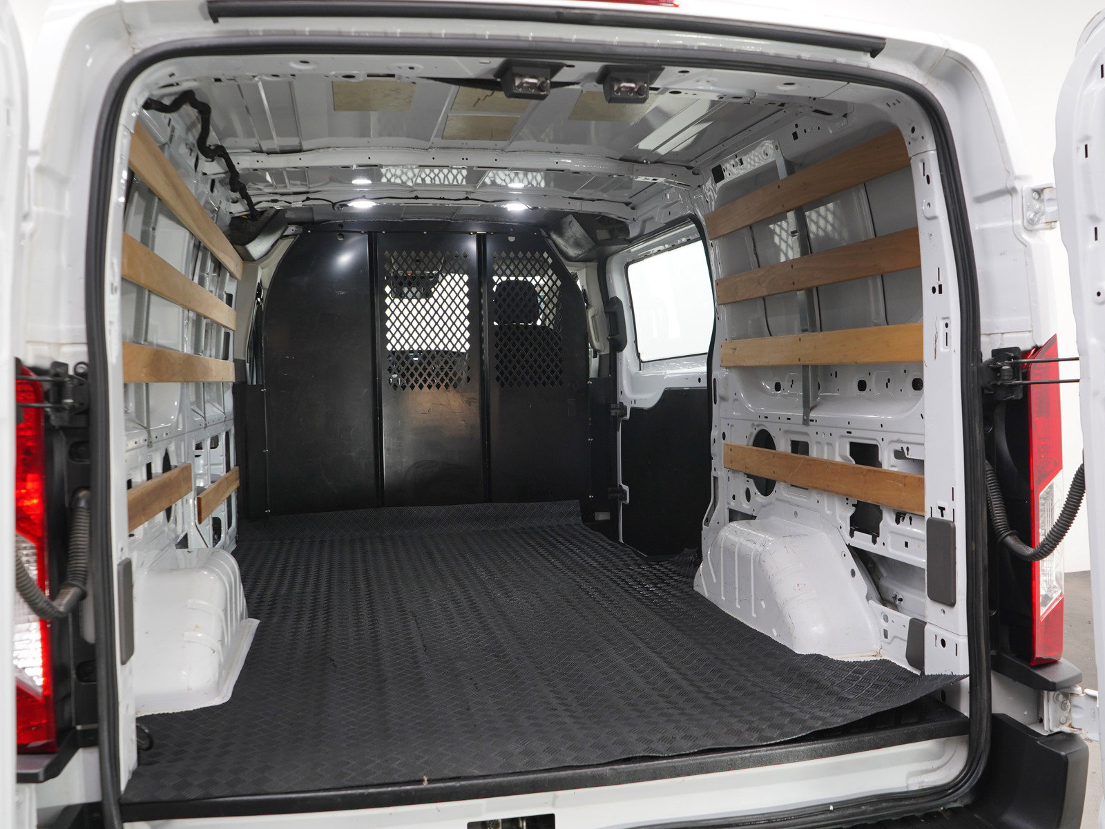 Used 2023 Ford Transit 250 Low Roof AWD w/ Exterior Upgrade Package image 9