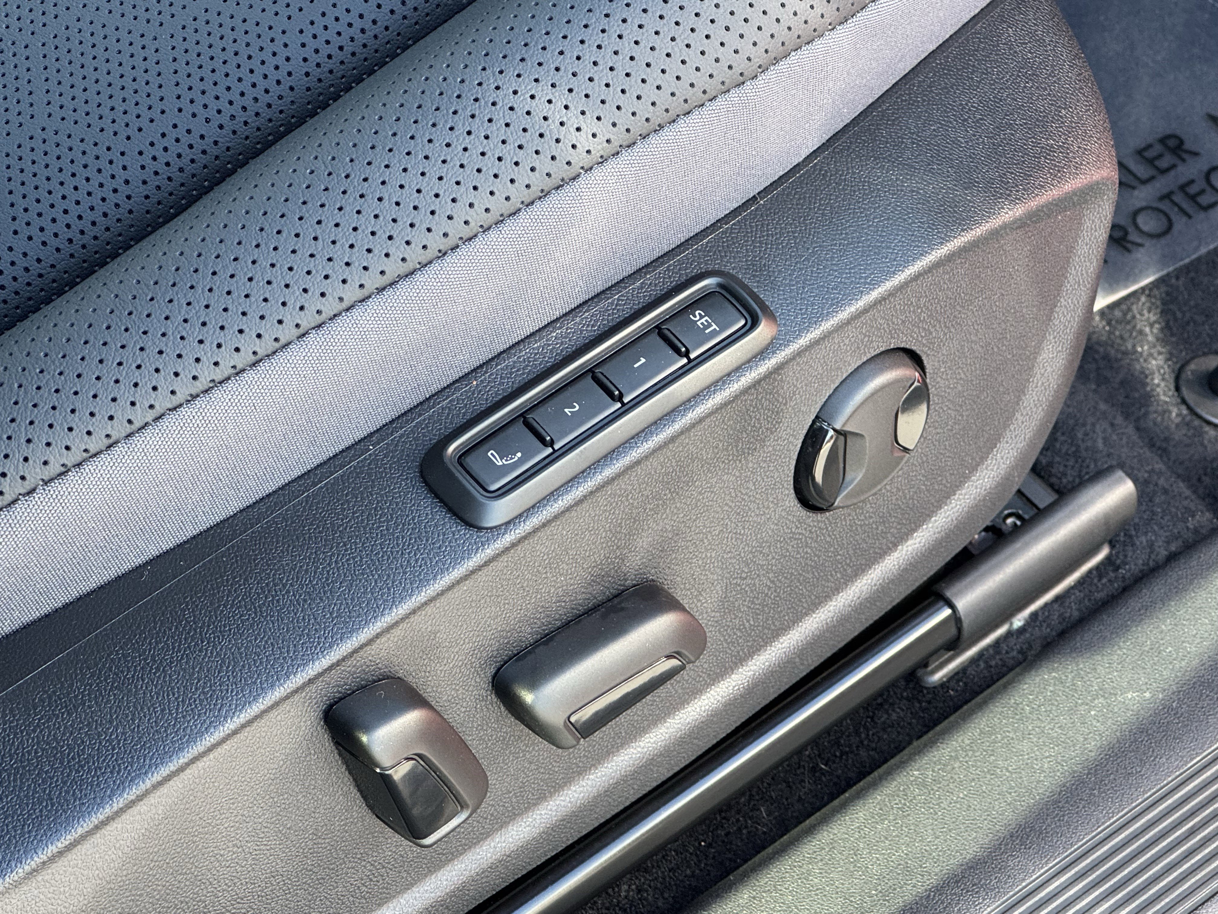 Certified 2025 Volkswagen ID.4 Pro S image 37