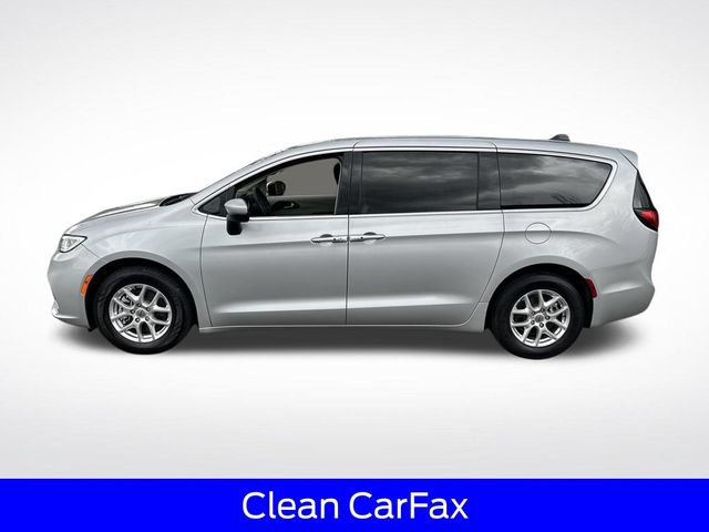 Used 2023 Chrysler Pacifica Touring-L FWD image 5