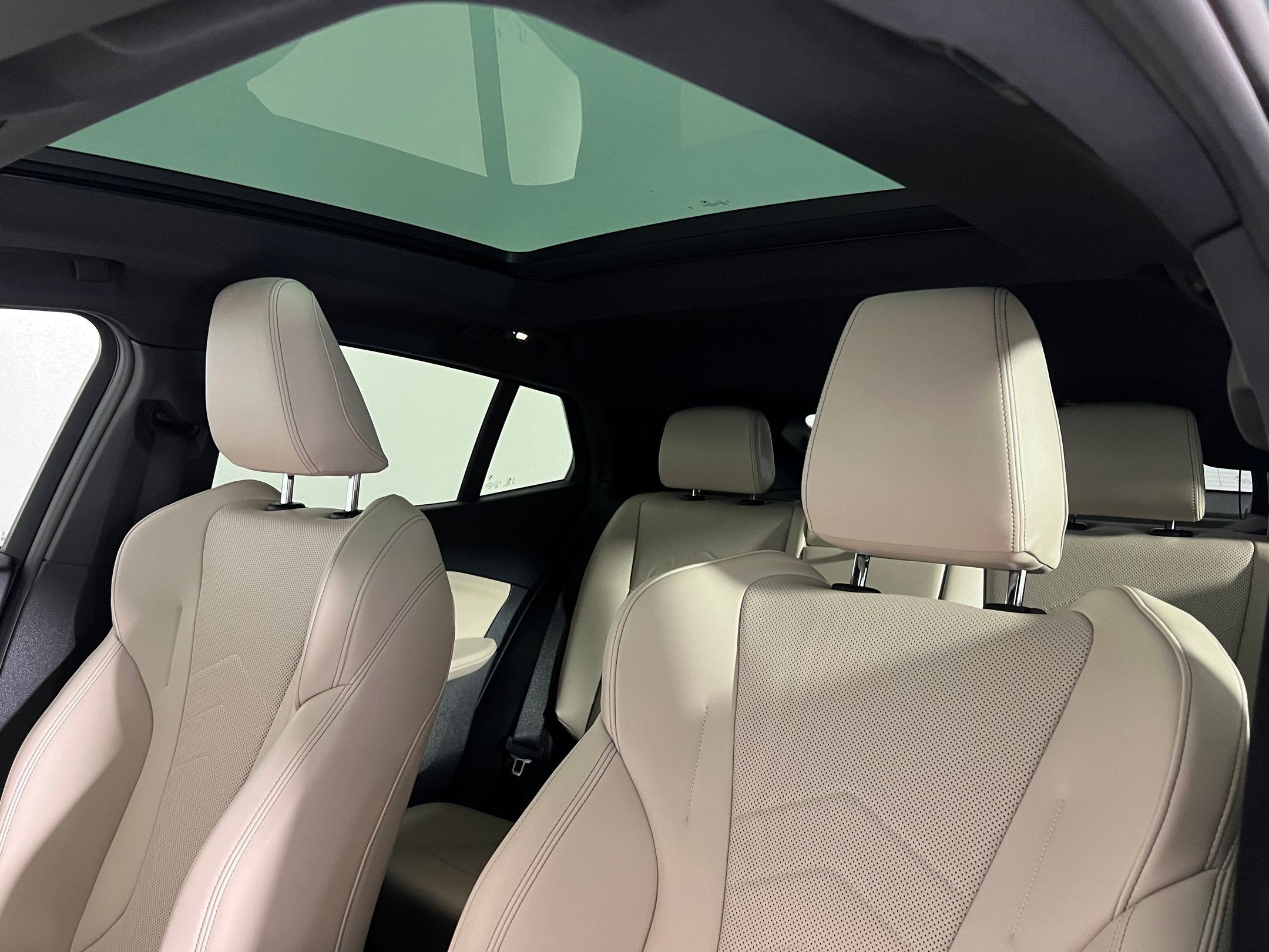 Used 2025 BMW X2 xDrive28i w/ Premium Package image 15