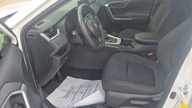 Used 2021 Toyota RAV4 LE AWD/4WD image 19