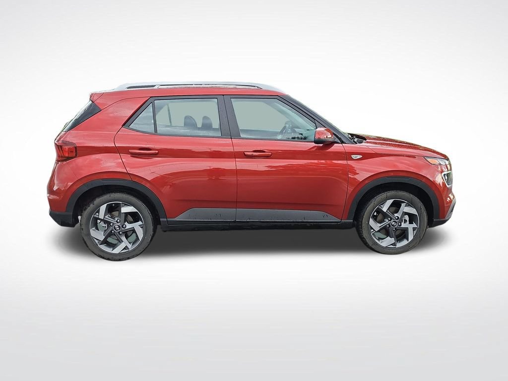 Used 2024 Hyundai Venue Limited FWD image 7