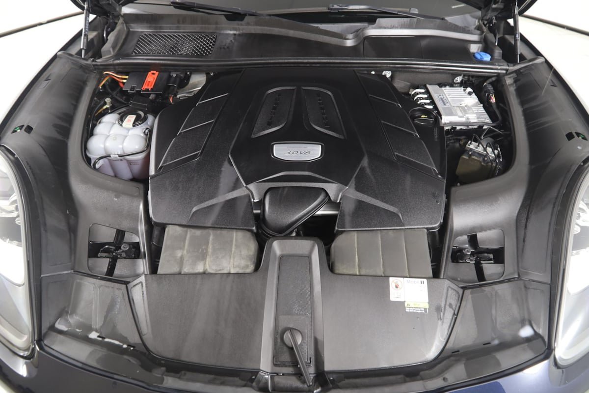 Used 2023 Porsche Cayenne Platinum Edition AWD/4WD image 57