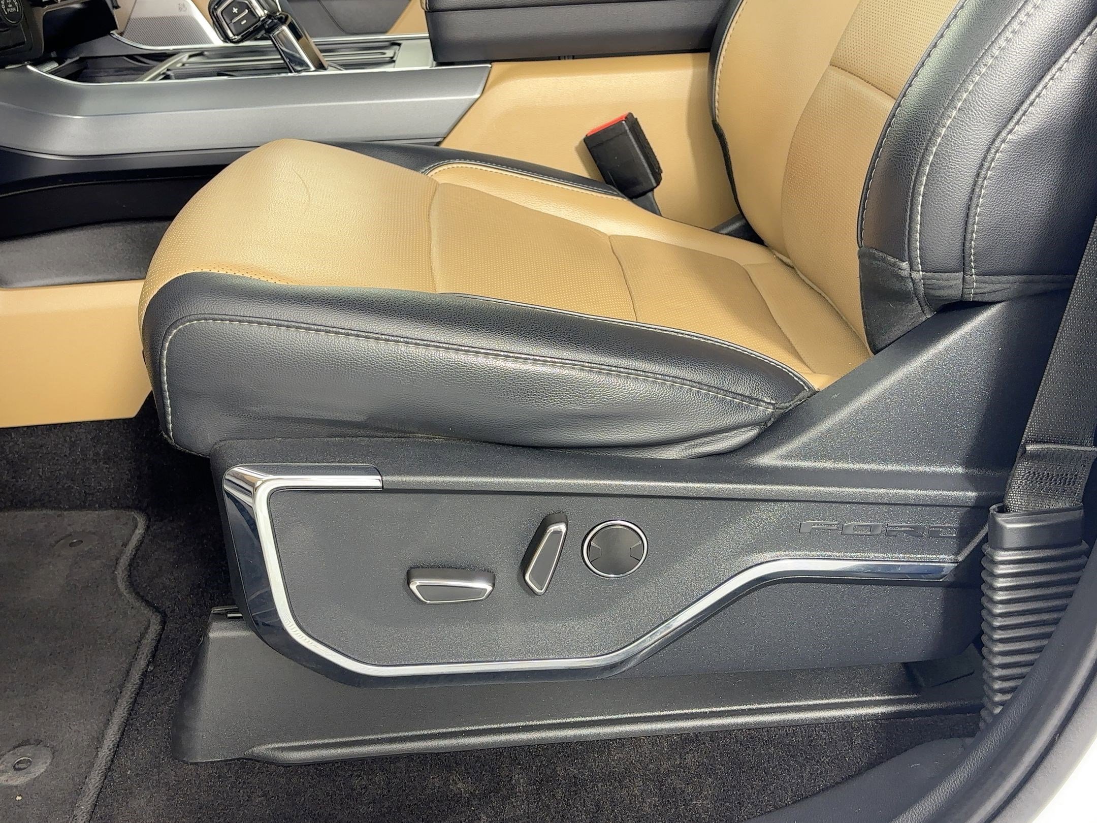 Used 2022 Ford F150 Lariat w/ Equipment Group 502A High image 14