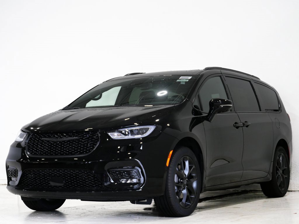 New 2026 Chrysler Pacifica Limited image 3