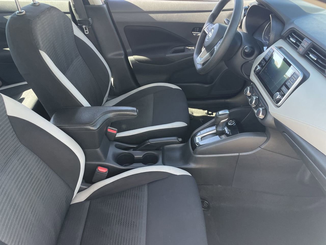 Used 2021 Nissan Versa SV w/ Trunk Package image 11