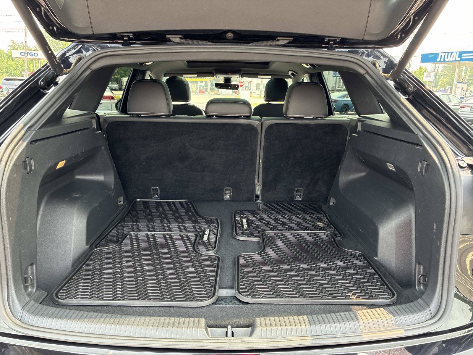 Certified 2023 Volkswagen Atlas Cross Sport SEL Premium R-Line AWD/4WD image 14
