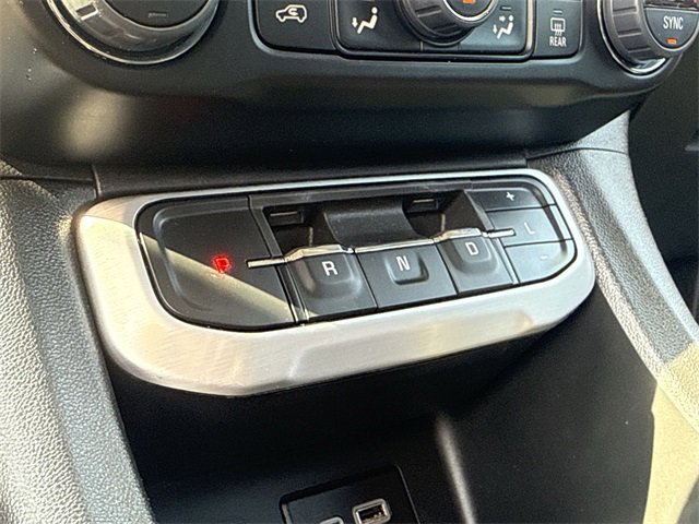 Used 2023 GMC Acadia SLE image 19