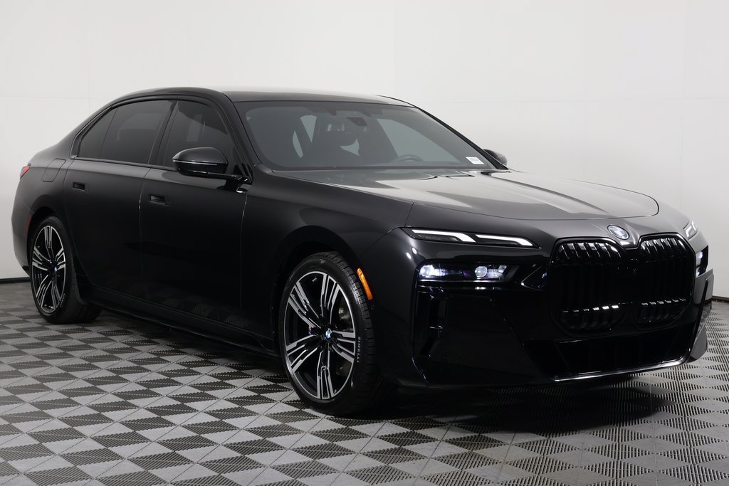 Certified 2023 BMW i7 xDrive60 AWD/4WD image 3